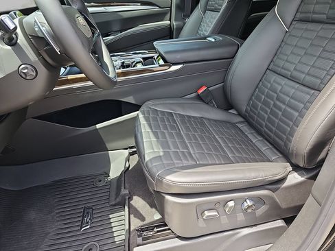 New 2026 Cadillac Escalade Platinum Sport w/ LPO, ONYX Package AWD/4WD image 16