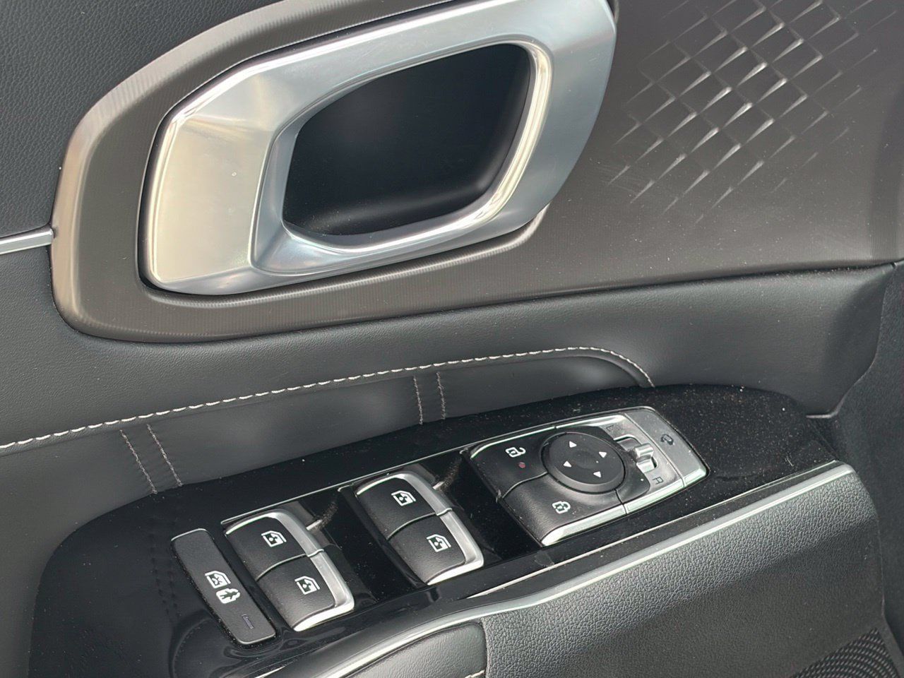 Used 2024 Kia Sorento SX FWD image 6