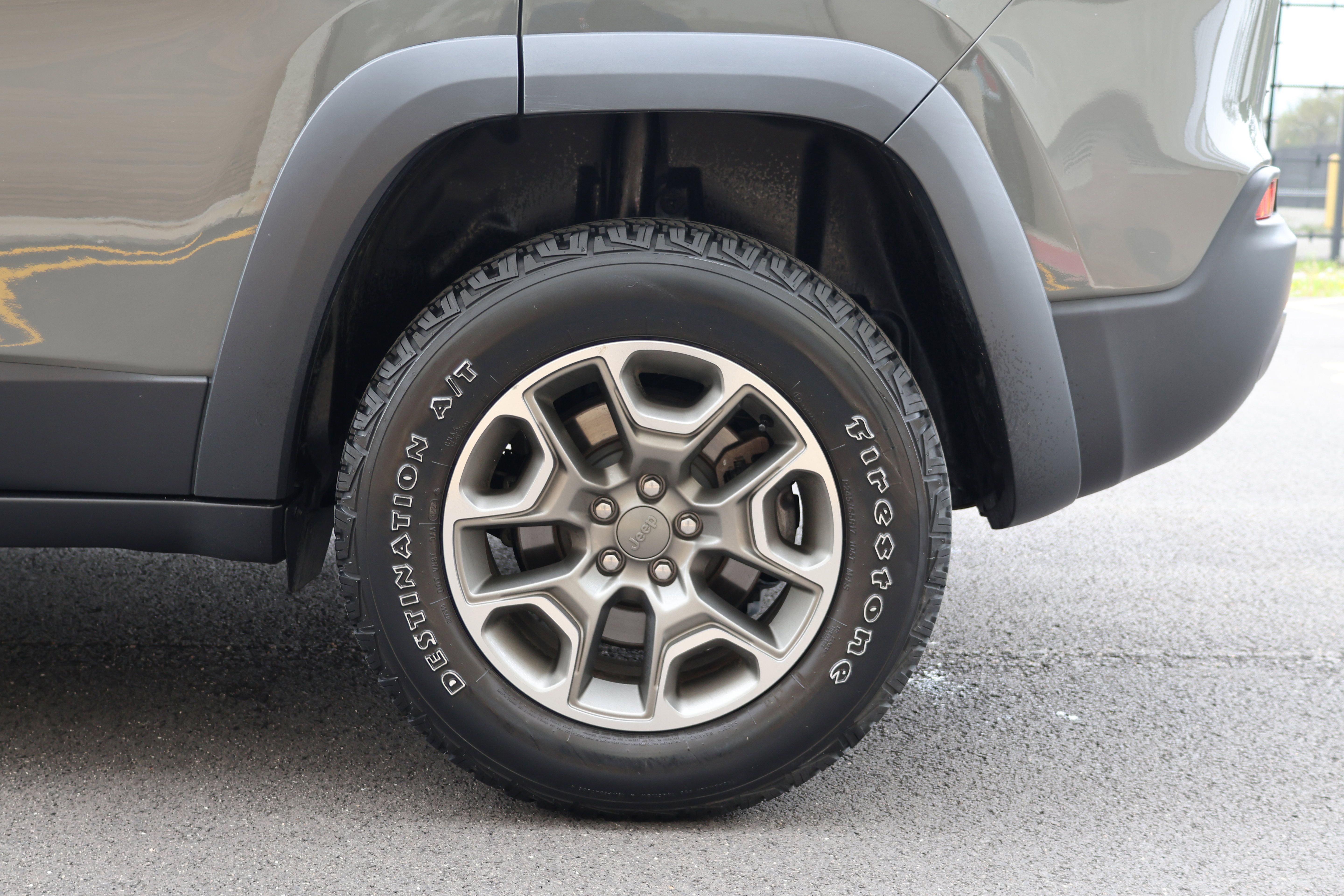 Used 2022 Jeep Cherokee Trailhawk AWD/4WD image 9