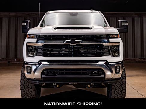 Used 2024 Chevrolet Silverado 3500 LT w/ Convenience Package image 4