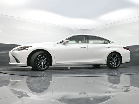 Used 2020 Lexus ES 350 Luxury w/ Accessory Package 2 image 31