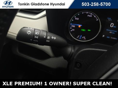 Used 2022 Toyota RAV4 XLE Premium image 14