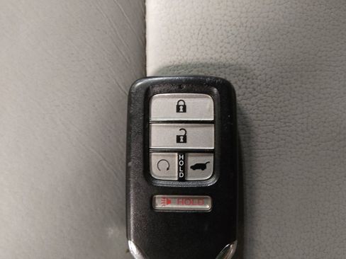 Used 2017 Honda Pilot Touring image 32