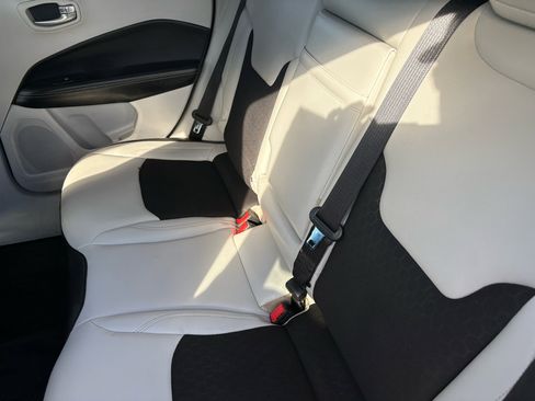 Used 2018 Jeep Compass Latitude image 34