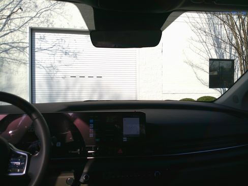 Used 2025 Kia Carnival EX image 44