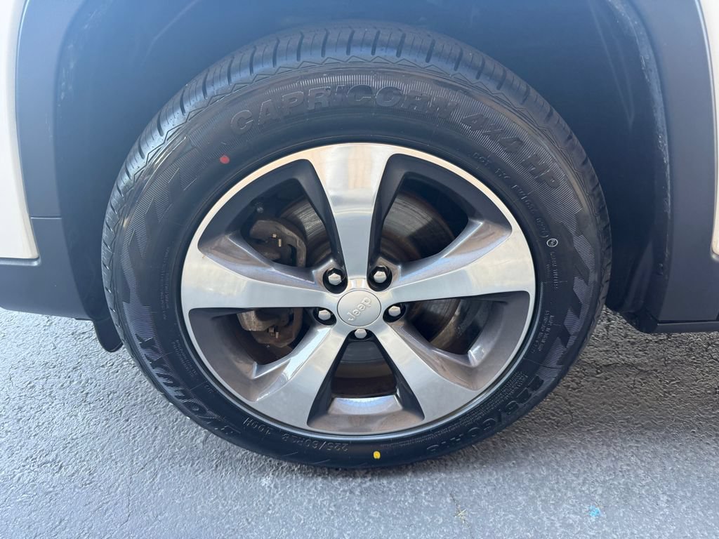 Used 2019 Jeep Cherokee Limited w/ Luxury Group AWD/4WD image 46