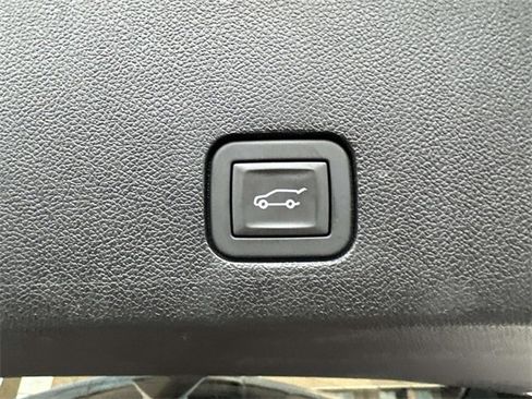 Used 2025 Cadillac XT6 Sport w/ Platinum Package image 30