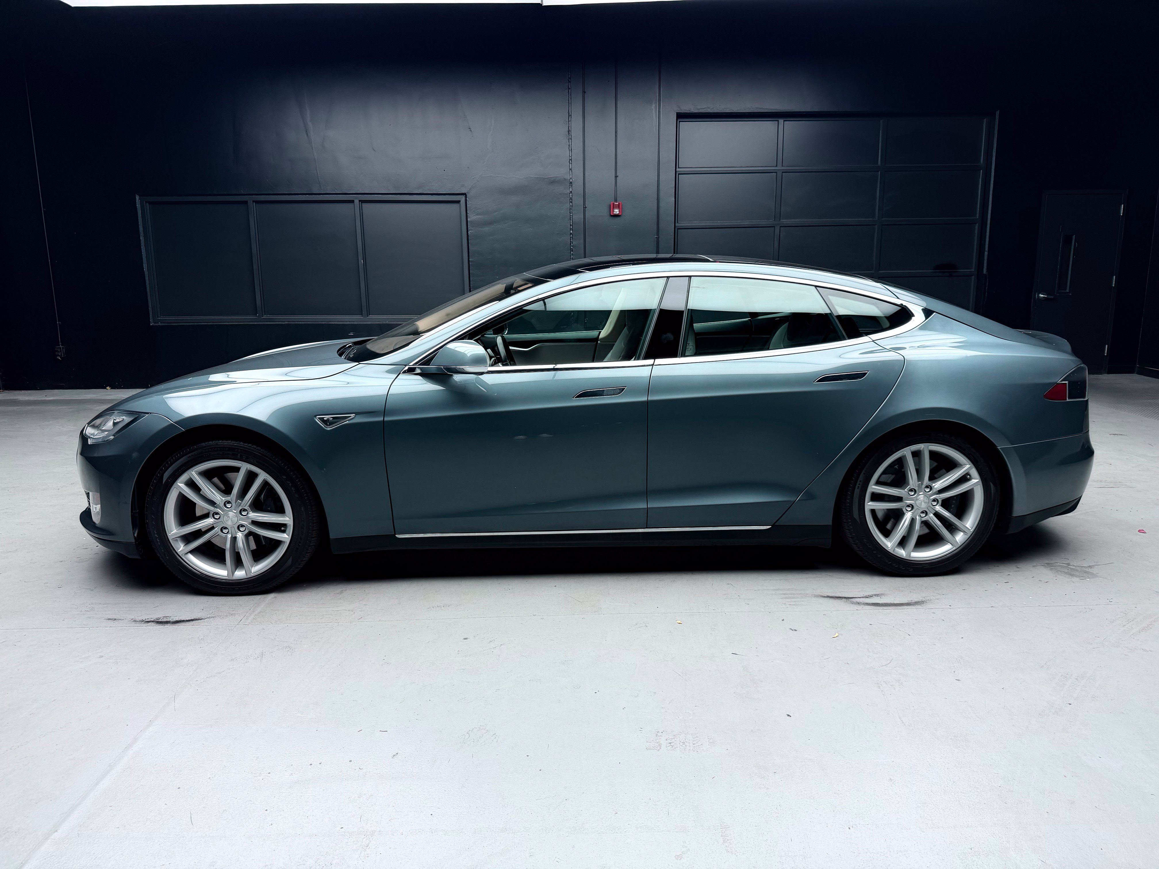 Used 2013 Tesla Model S RWD image 3
