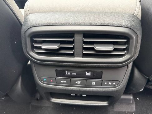 Used 2025 Honda Pilot Touring image 17