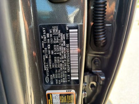 Used 2025 Genesis GV80 2.5T Standard AWD/4WD image 43