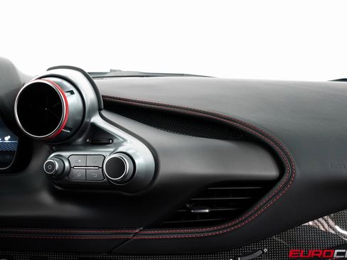 Used 2020 Ferrari F8 Tributo image 37