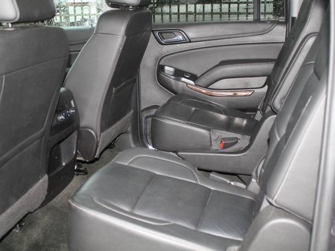 Used 2017 Chevrolet Suburban LT w/ Luxury Package AWD/4WD image 7