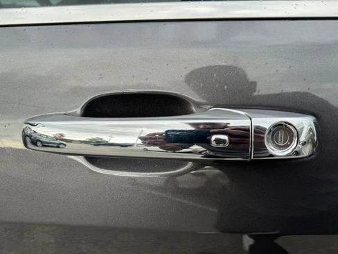 Used 2018 Jeep Grand Cherokee Limited image 12