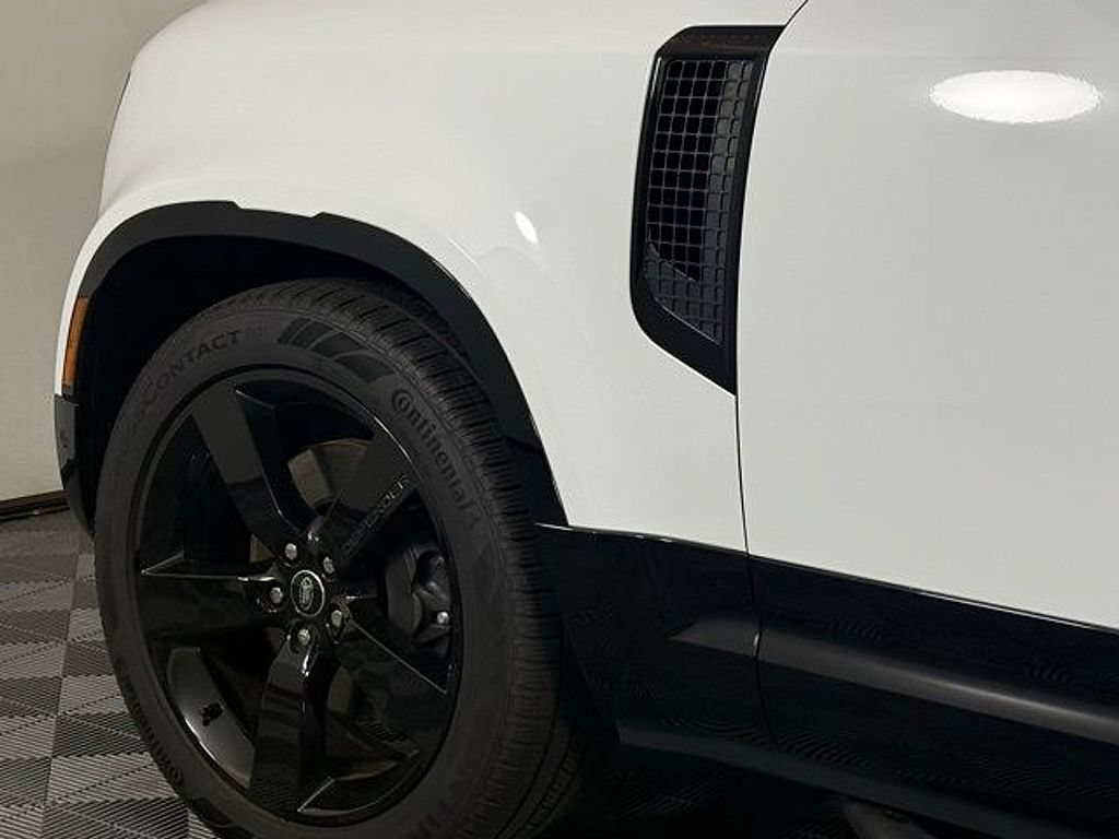 New 2025 Land Rover Defender 130 X-Dynamic SE AWD/4WD image 15