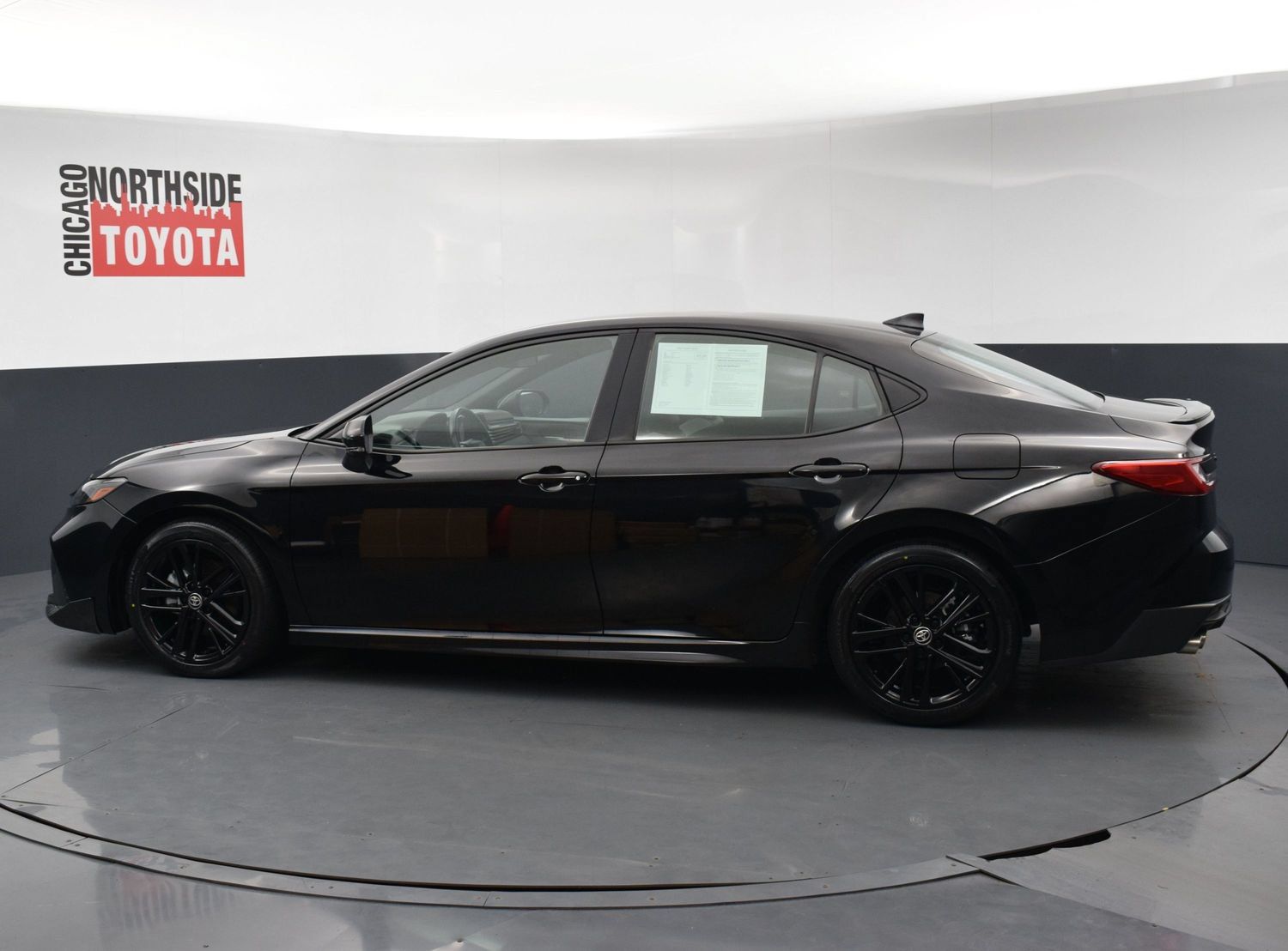 Used 2025 Toyota Camry SE FWD image 2