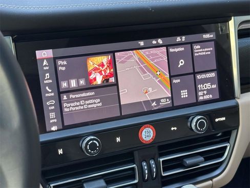 Used 2025 Porsche Macan image 28