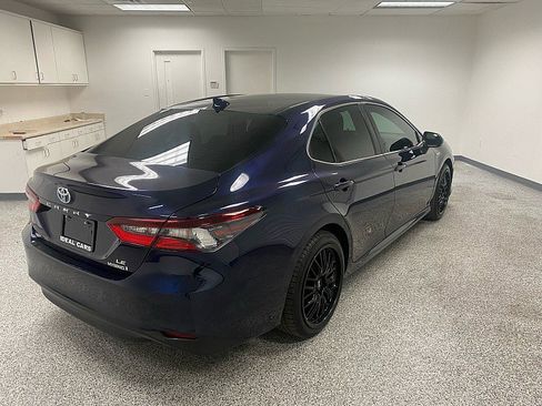Used 2021 Toyota Camry LE image 5