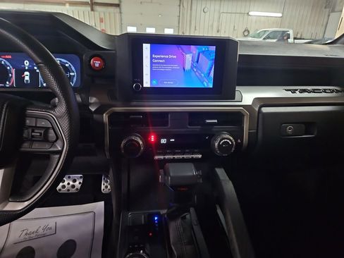 Used 2024 Toyota Tacoma TRD Sport image 17