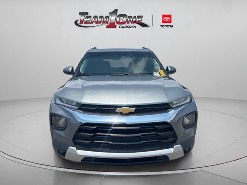 Used 2021 Chevrolet TrailBlazer LT w/ Premium Seating Package FWD image 2