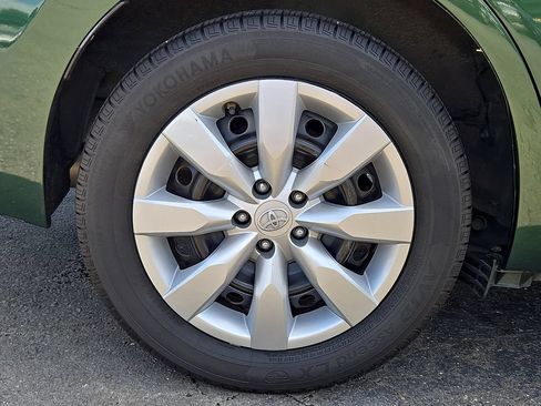 Used 2015 Toyota Corolla LE FWD image 10