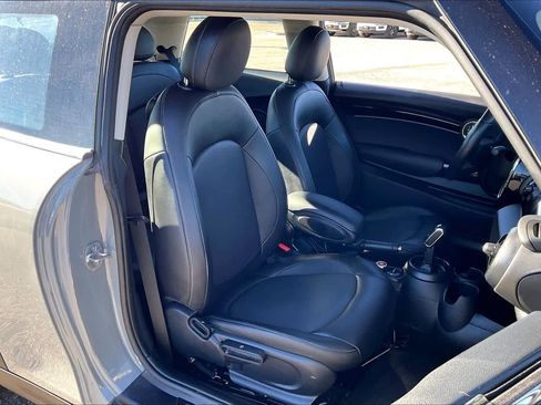 Used 2022 MINI Cooper 2-Door Hardtop image 7