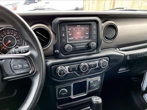 Used 2020 Jeep Wrangler Sport AWD/4WD image 9