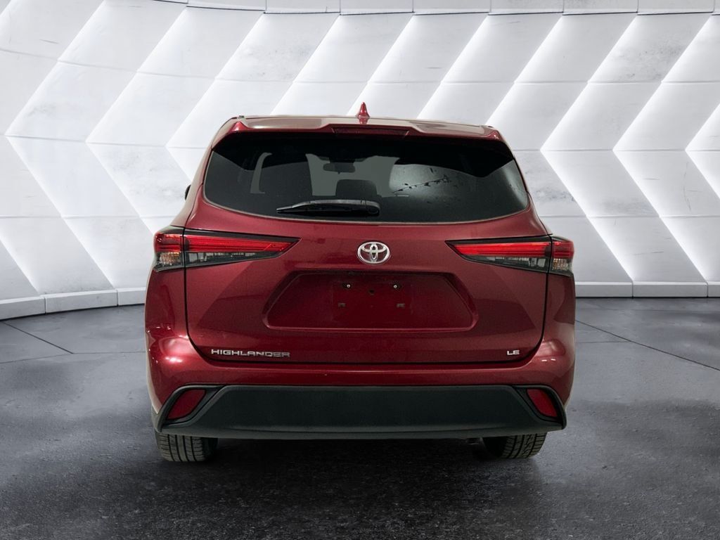 Used 2021 Toyota Highlander LE FWD image 5