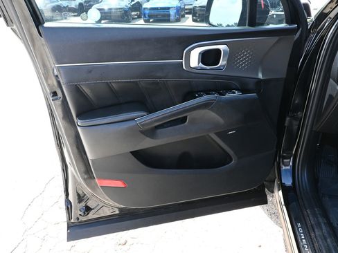 Used 2021 Kia Sorento FWD image 9