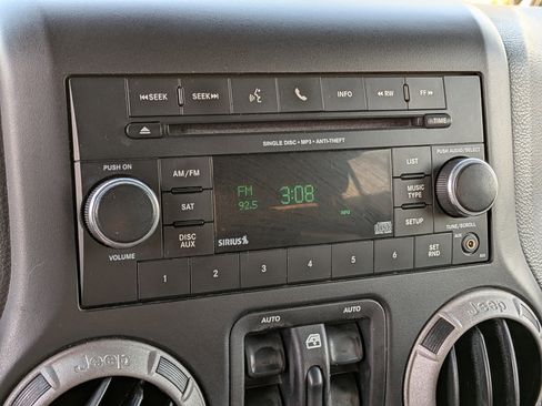 Used 2016 Jeep Wrangler Unlimited Sport AWD/4WD image 38