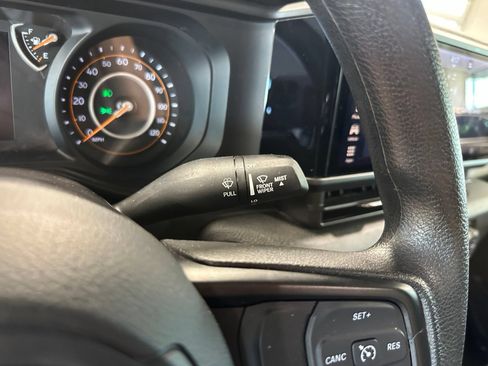 Used 2025 Jeep Gladiator Sport AWD/4WD image 19