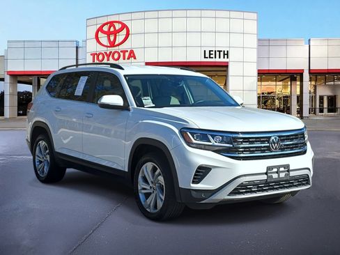 Used 2023 Volkswagen Atlas SE image 3