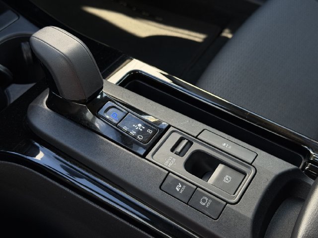 Used 2025 Toyota Prius LE FWD image 20