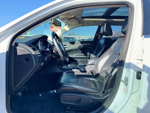 Used 2020 Chrysler 300 Limited image 19