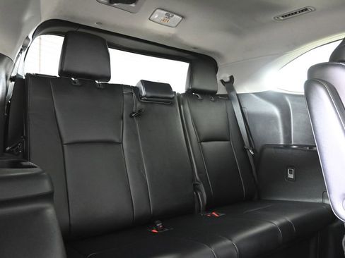 Used 2022 Toyota Highlander Platinum image 17