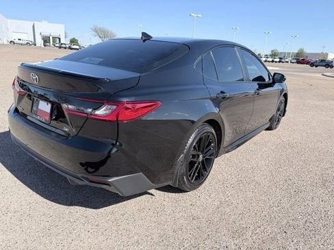 Used 2025 Toyota Camry SE w/ Convenience Package image 6