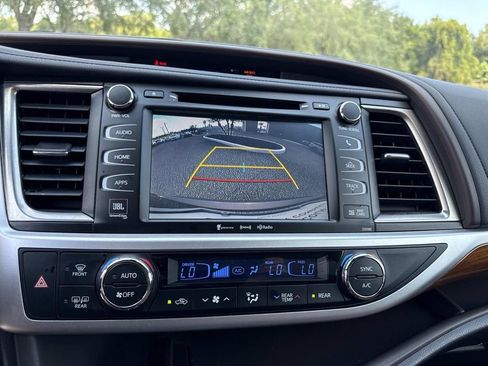 Used 2018 Toyota Highlander Limited image 22