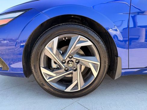 Used 2025 Hyundai Elantra Limited FWD image 10