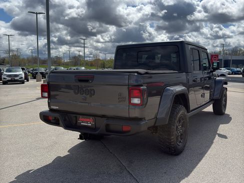 Used 2023 Jeep Gladiator Sport AWD/4WD image 2