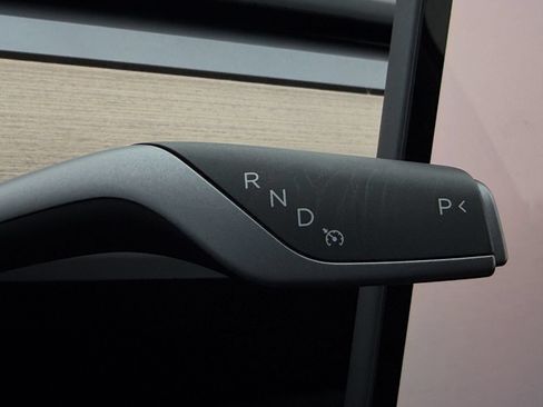 Used 2025 Tesla Model Y Long Range RWD image 19