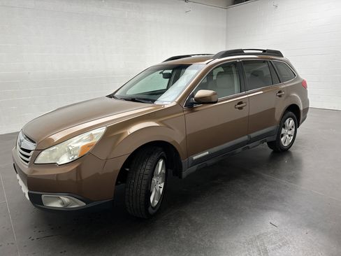 Used 2011 Subaru Outback 2.5i Limited AWD/4WD image 5