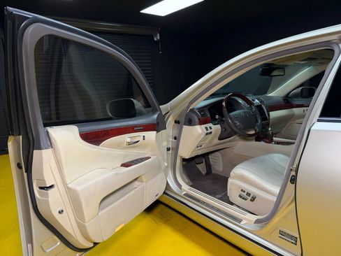 Used 2011 Lexus LS 460 image 29