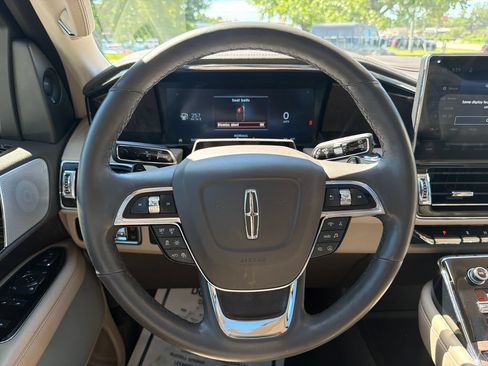 Used 2023 Lincoln Navigator Reserve AWD/4WD image 17