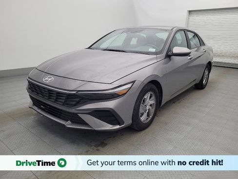 Used 2024 Hyundai Elantra SE image 1
