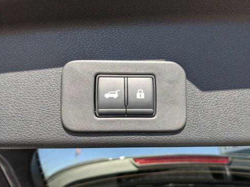 Used 2025 Nissan Murano SV image 17