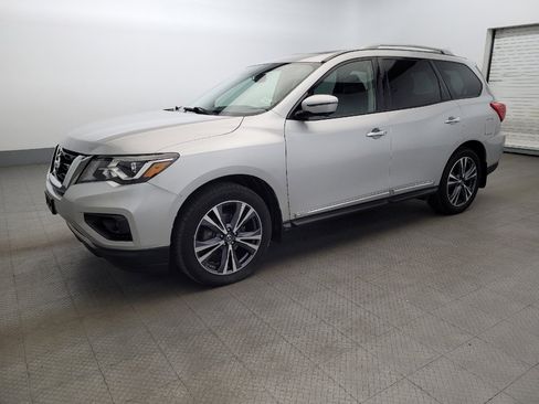 Used 2019 Nissan Pathfinder Platinum image 2
