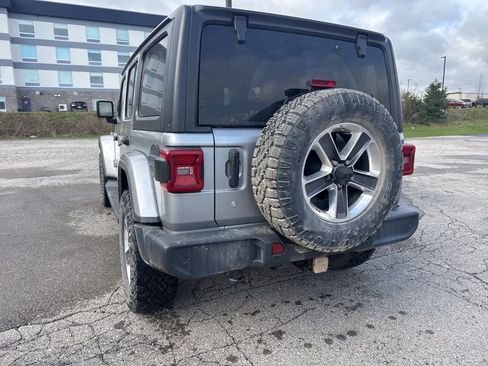Used 2018 Jeep Wrangler Unlimited Sahara AWD/4WD image 23