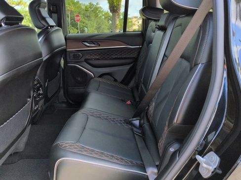 Certified 2025 Jeep Grand Cherokee Summit AWD/4WD image 13