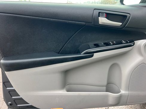 Used 2012 Toyota Camry LE image 10