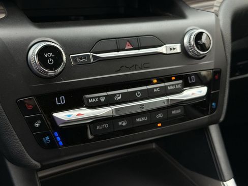 Used 2020 Ford Explorer Limited image 21