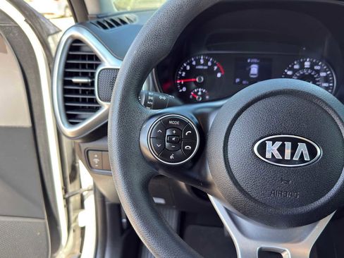Used 2021 Kia Soul LX image 18